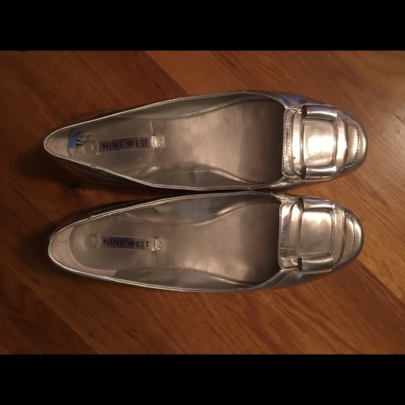 Silver size 7.5 Nine West flats - Picture 5 of 5